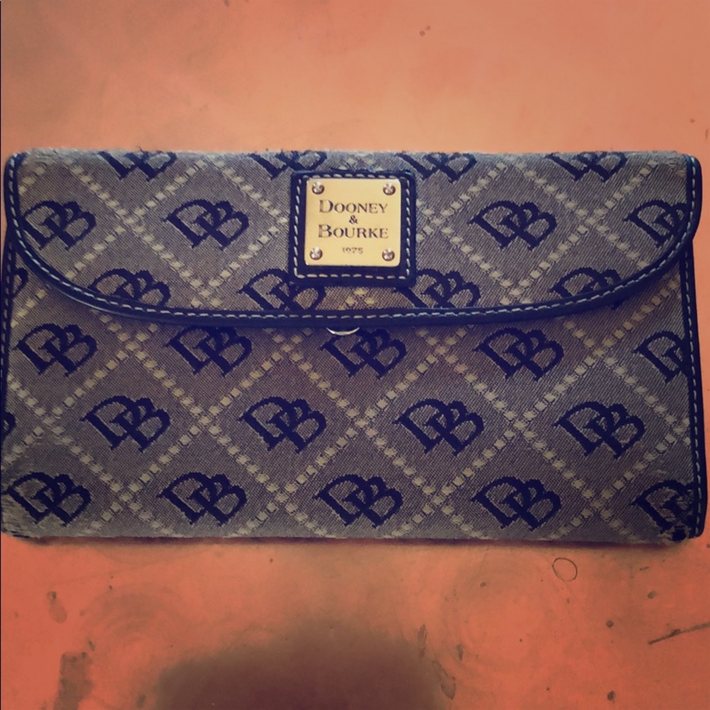 Dooney & Bourke wallet